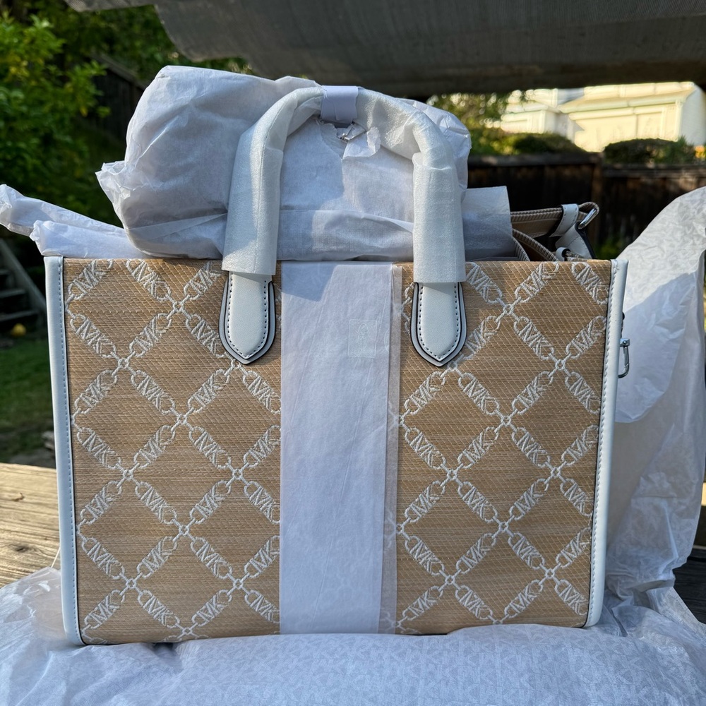 Gigi Monogram Large Grab Tote by MICHAEL Michael Kors - Picture 6 of 6
